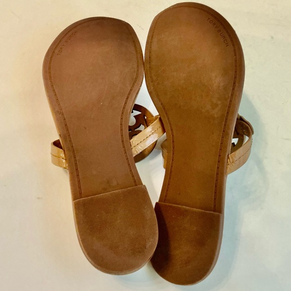 TORY BURCH, Miller Patent Leather T-Straps Thong Sandals in Tan, Size - Picture 15 of 15